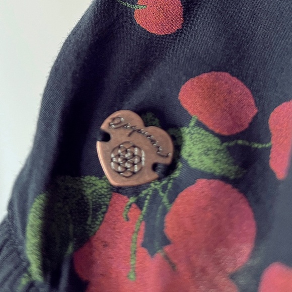 Cherry Print Sleeveless Blouse - Picture 10 of 15